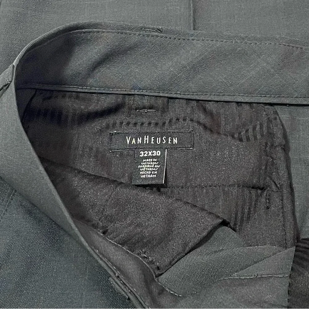 Van Heusen Mens Charcoal Gray Flat Front Dress Pants Trousers 32x30 Straight Leg